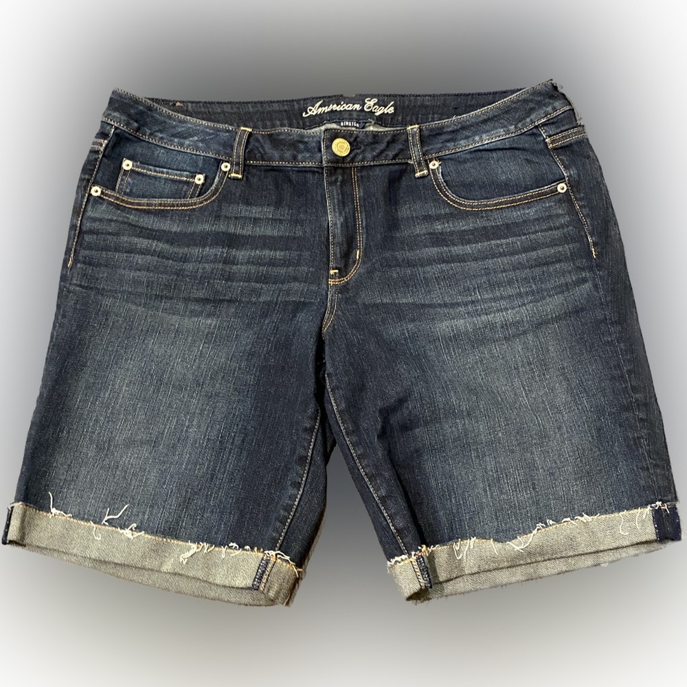 NWOT American Eagle Cuffed Stretch Bermuda Shorts / Size: 18